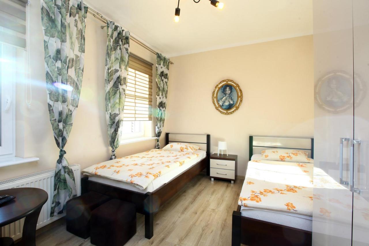 Pod Kasztanem Appartement Lubin  Buitenkant foto