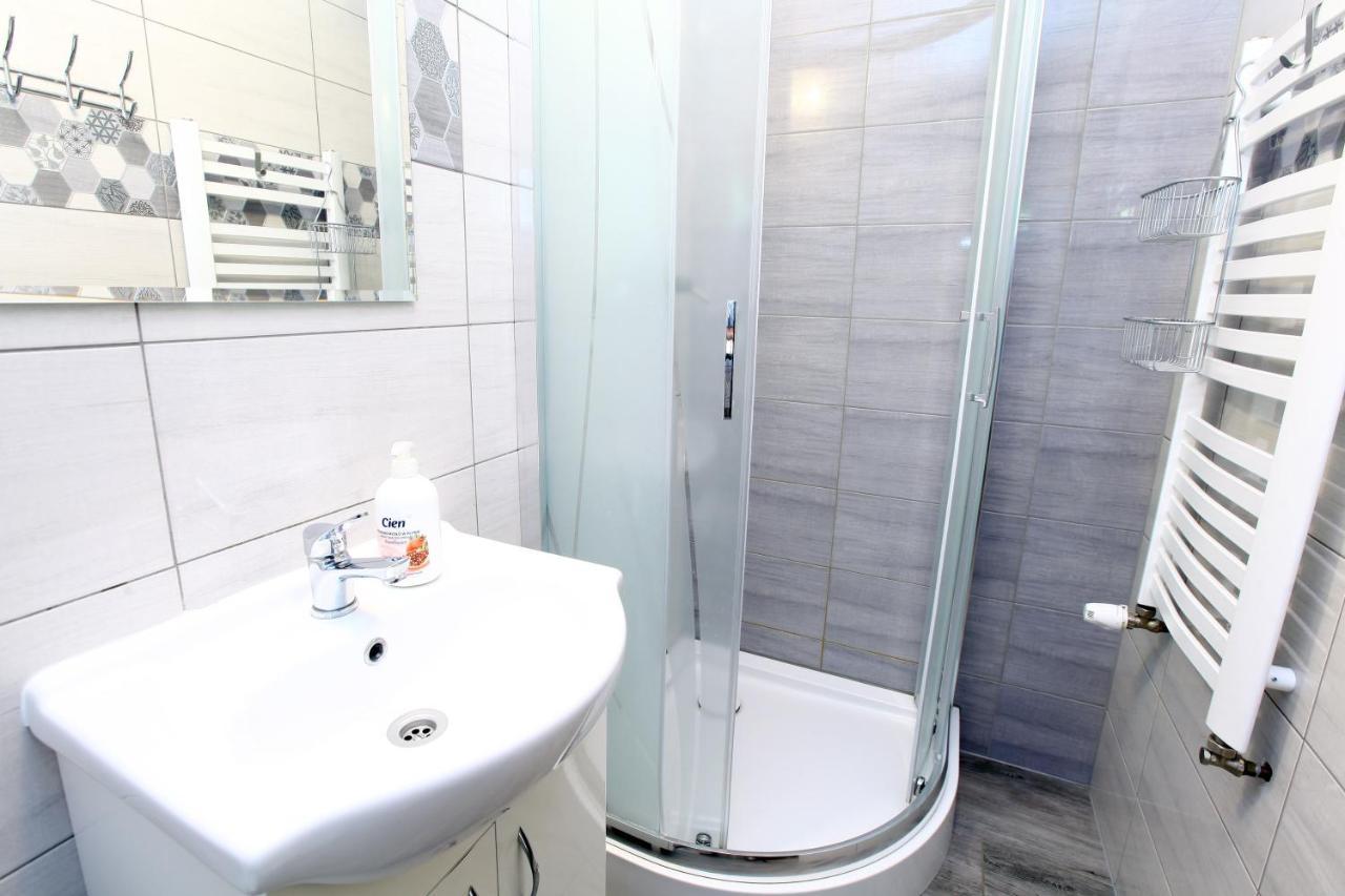 Pod Kasztanem Appartement Lubin  Buitenkant foto