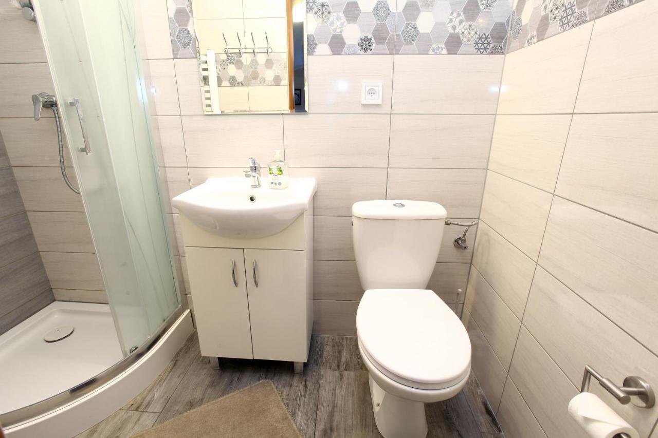 Pod Kasztanem Appartement Lubin  Buitenkant foto