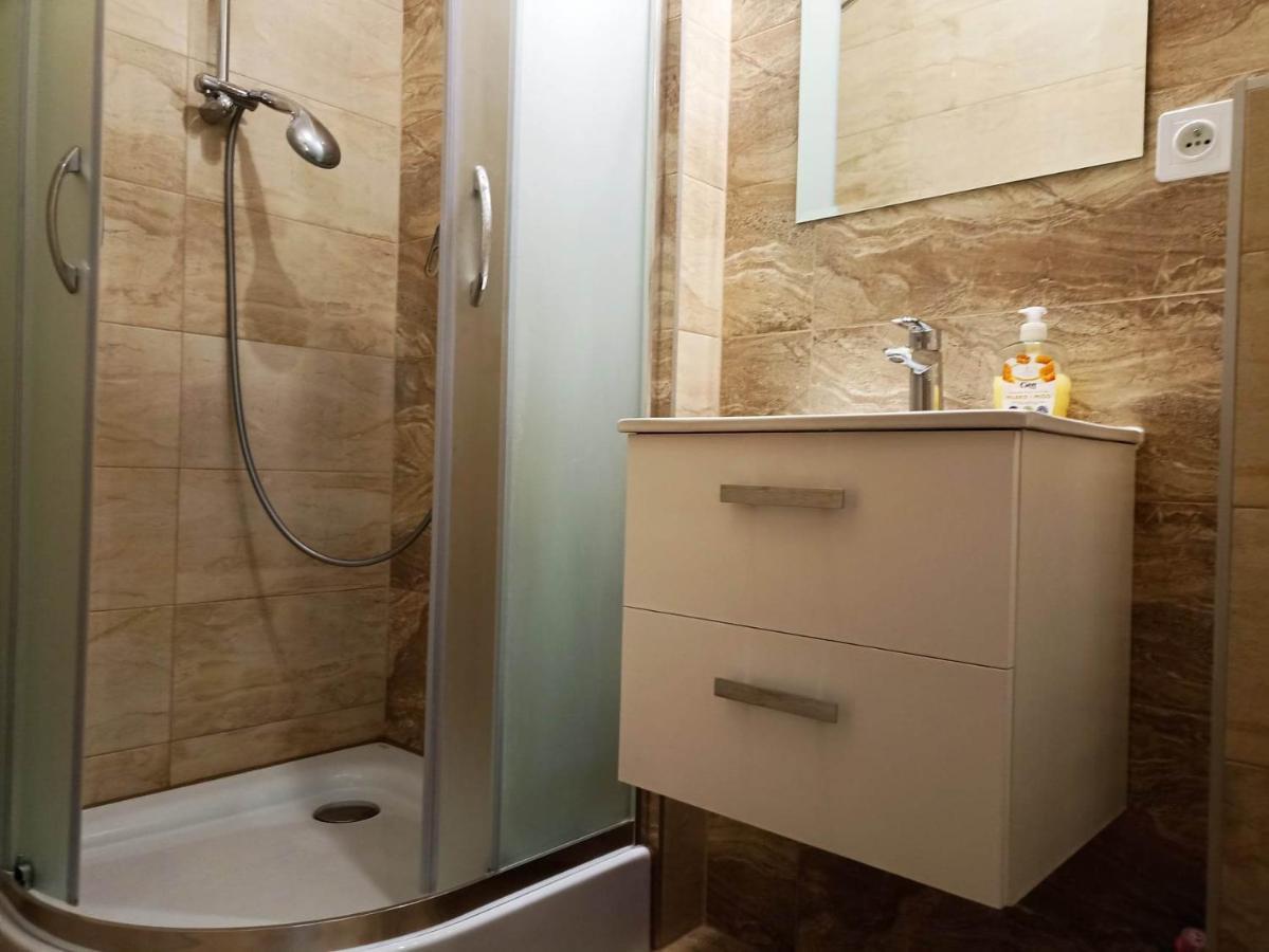 Pod Kasztanem Appartement Lubin  Buitenkant foto