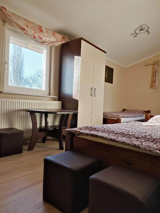 Pod Kasztanem Appartement Lubin  Buitenkant foto