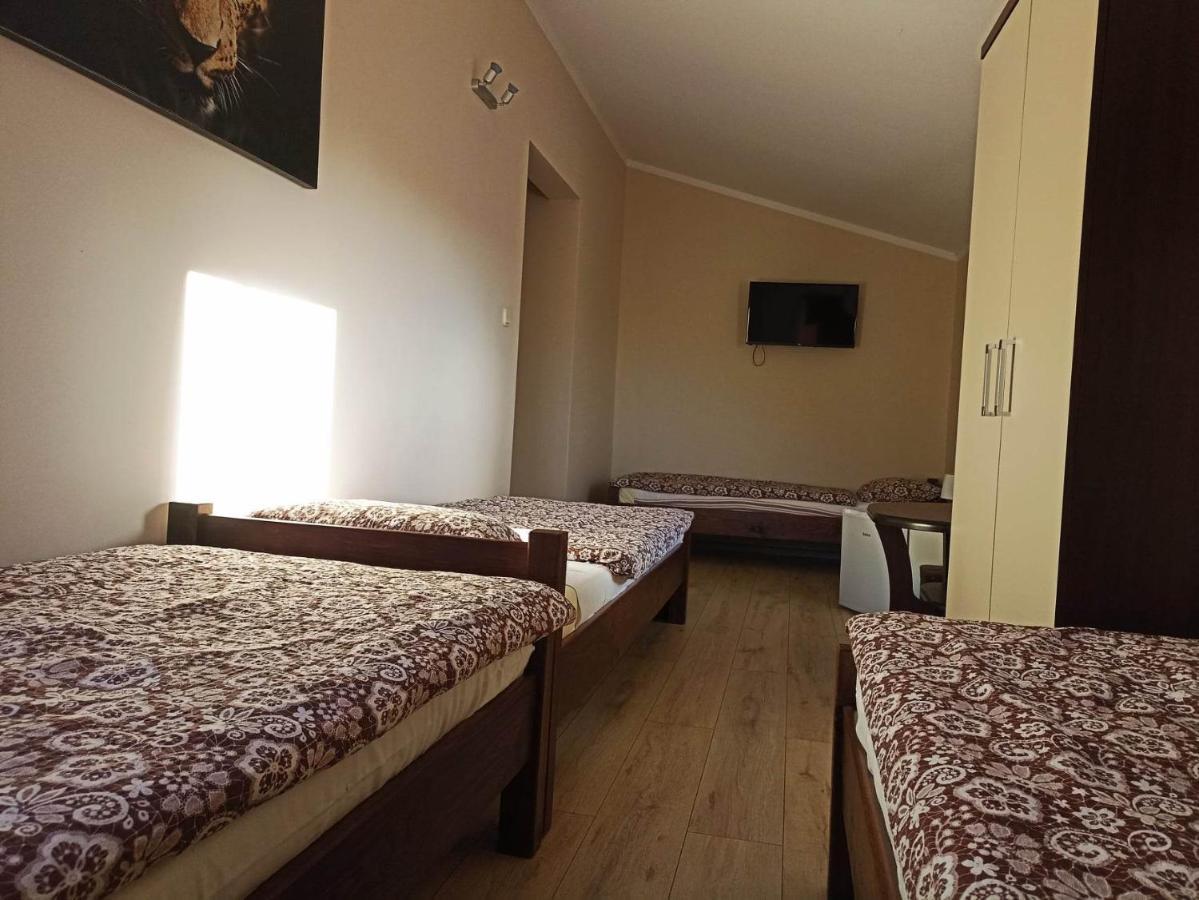 Pod Kasztanem Appartement Lubin  Buitenkant foto
