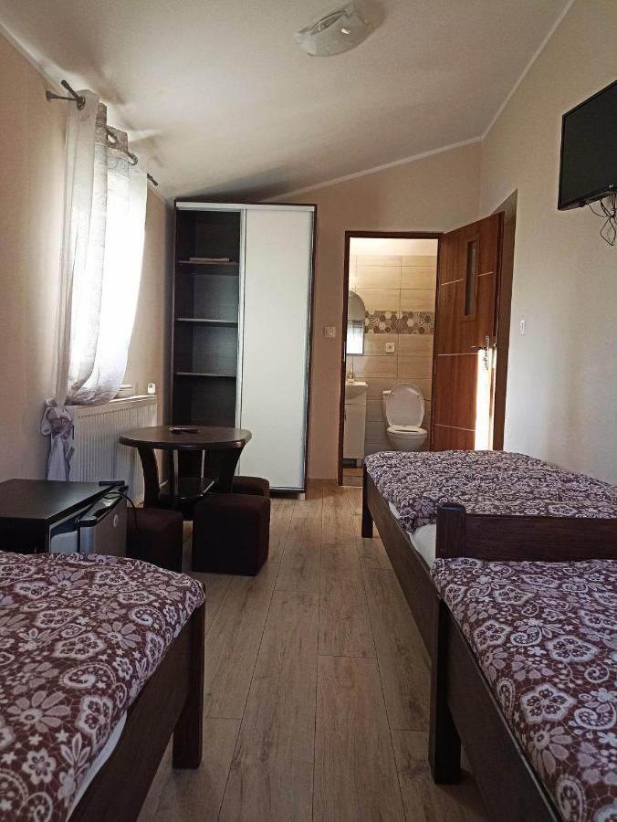 Pod Kasztanem Appartement Lubin  Buitenkant foto